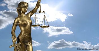 DOGODKI, ARGUMENTI, INTERPRETACIJE IN CEPETANJE
