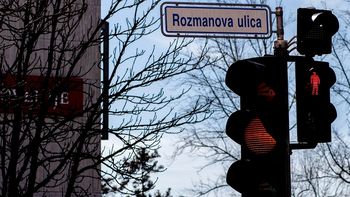 Po osvežitev znanja o cestno prometnih predpisih na brezplačna predavanja