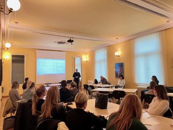 Več umetnosti v vrtcih in šolah za bolj celovit razvoj otrok in mladih