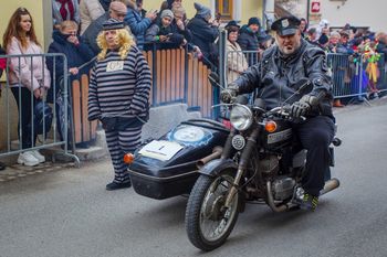 Ladi Laznik, karnevalska policija