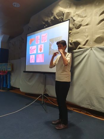 V športnem domu predavala Sanela         Peresciutti, dr. medicine