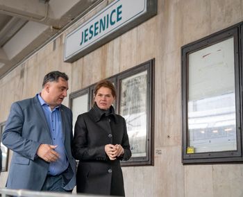 Ministrstvo in direkcija za infrastrukturo na Jesenicah zaradi obnove železniške postaje