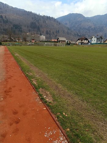 Priprava nogometnega igrišča v Športnem parku Podmežakla na sezono 2024
