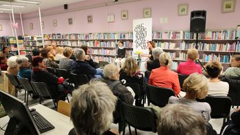 Utrip domoznanstva: predstavitev pesniške zbirke Marije Korent Naj v srcu živim