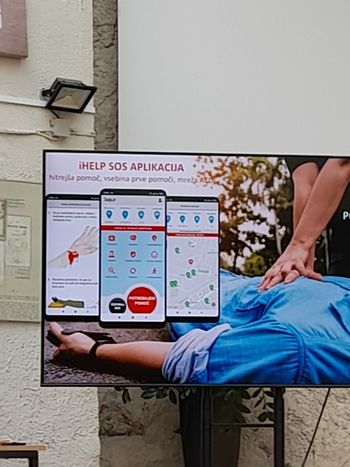 Postopki za oživljanje in rokovanje z defibrilatorjem
