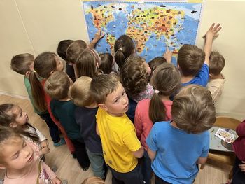 PRAVLJIČNI MARATON V KNJIŽNICI VOJNIK