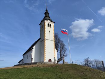 Cerkev sv. Andreja na Planini z novim obzidjem