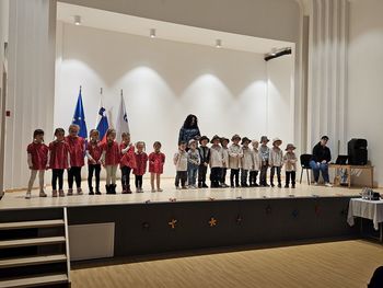 Drobižki prvi nastopili v obnovljenem Kulturnem domu na Hrušici