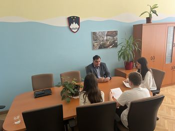 Župan na zaslišanju ali kako je, ko si mladi obujejo čevlje novinarjev