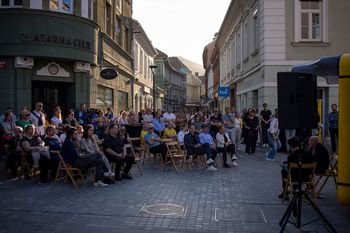 Legendarni kiosk #K67, ki je nekdaj stal na celjski avtobusni postaji, je spet doma!