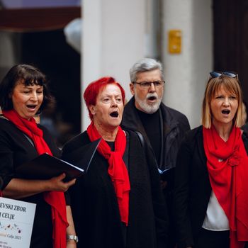 Vseslovensko petje s srci tudi na celjskih ulicah - Pesem upora še zadnji letošnji odmev MPF