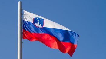 Postavitev droga za slovensko zastavo - gradbena dela na vrhu Sekirce
