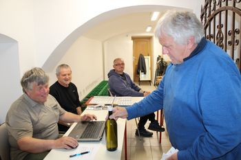 Obvestilo članom Vinogradniško vinarskega društva: zbiranje vzorcev salam, špehovk, vin