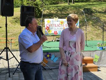 Eno  rožico za članstvo v društvu,  eno  za gospodinjstvo