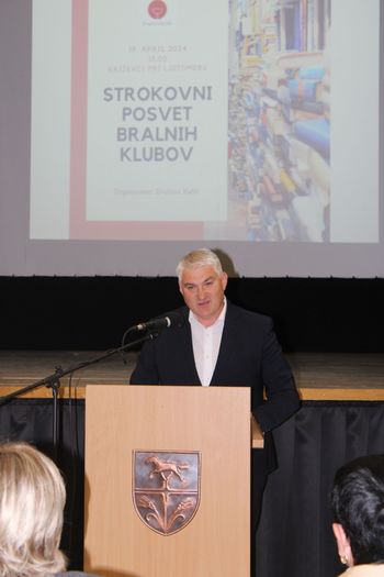 Strokovni posvet bralnih klubov
