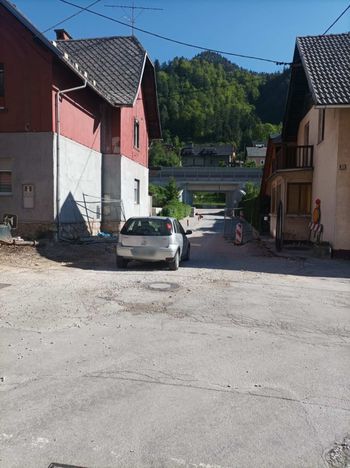 Popolna zapora ceste na odseku Ulice Viktorja Kejžarja