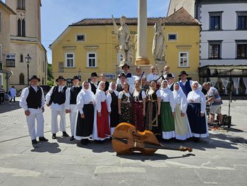 KD Celjska folklorna skupina  je nastopila na otvoritvi Tedna ljubiteljske kulture na Glavnem trgu v Celju 