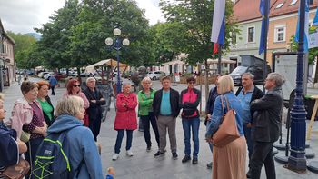 Vedrinovci na sprehodu ob mestnem obzidju Slovenj Gradca Vedrinovci na sprehodu ob mestnem obzidju Slovenj Gradca