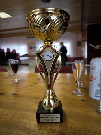 Osvojeni pokal za 1. mesto ekipno