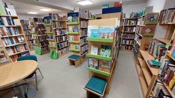 SVETNIKI KNJIŽNICE DOMŽALE OBISKALI KRAJEVNO KNJIŽNICO DR. JAKOBA ZUPANA ŠENTVID PRI LUKOVICI