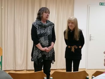 avtorica razstave, Klara Bratina, z mentorico Silvo Copič