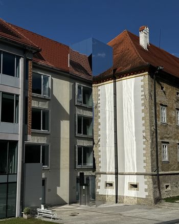 Končana gradnja zunanjega dvigala za ogled zbirk v Pokrajinskem muzeju Celje 