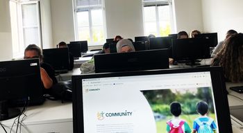Projekt P2T Skupnost spodbuja vključevanje staršev otrok migrantov v šole njihovih otrok in lokalno okolje