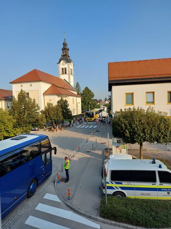 Pločniki in naša šola polna šolarjev