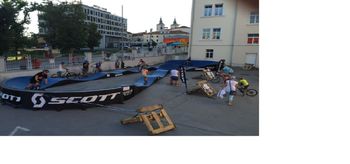 Postavitev pumptracka (21. in 22. 9. 2024) in oddajanje Radia Robin (22. 9. 2024) v živo 