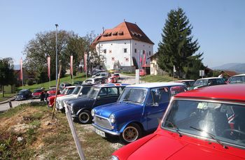 Klasični miniji na Polzeli – srečanje elegance in tradicije