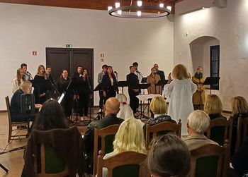 Sakralni koncert zbora ArtVoicess očaral na gradu Turjak