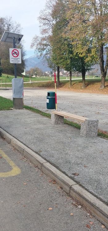 Nove klopi na Blejski Dobravi in gradnja parkirišč na Tavčarjevi ulici