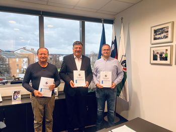 Podpis Operativnega gasilskega načrta javne gasilske službe občine Grosuplje Podpis Operativnega gasilskega načrta javne gasilske službe občine Grosuplje