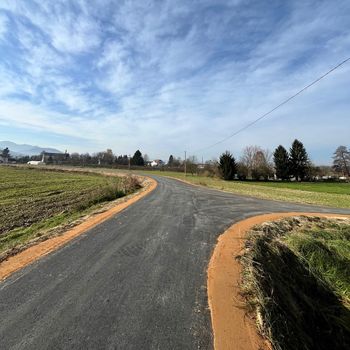 Zaključene obnove štirih odsekov občinskih cest ter izgradnji dveh pločnikov