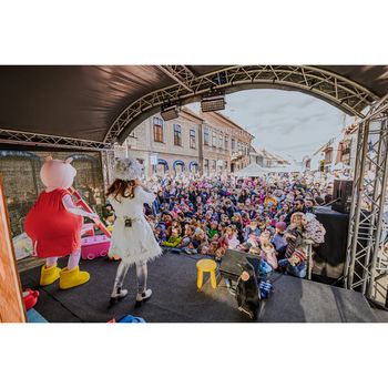 Dopoldansko silvestrovanje za otroke Otroško novo leto s super junaki in Dedkom Mrazom