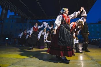KD praznuje