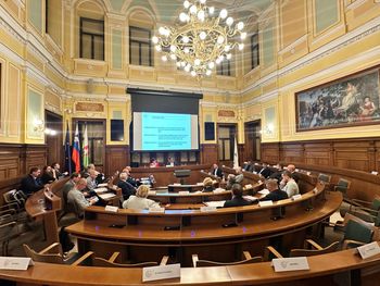 V LUR soglasno namenili več kot 57 milijonov evrov nepovratnih sredstev za 35 ključnih razvojnih projektov V LUR soglasno namenili več kot 57 milijonov evrov nepovratnih sredstev za 35 ključnih razvojnih projektov