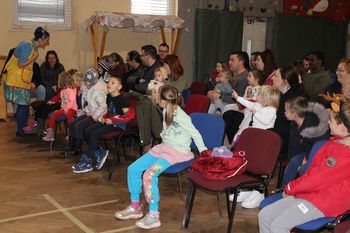 Dedek Mraz je začel z obiski otrok po krajevnih skupnostih občine Trebnje