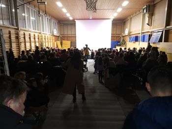 Dedek Mraz je obdaril še zadnjo skupino otrok in pomahal v slovo