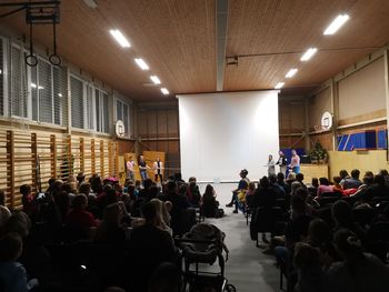 Dedek Mraz je obdaril še zadnjo skupino otrok in pomahal v slovo