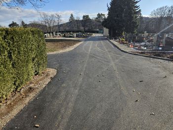 Zaključena preplastitev poti na pokopališču Blejska Dobrava