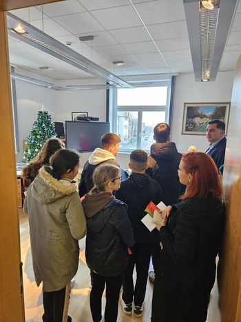 Učenci OŠ Poldeta Stražišarja izdelali voščilnice za Občino Jesenice