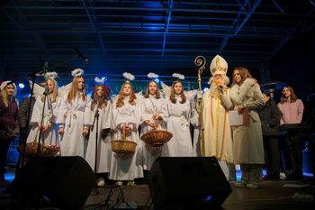 Prižig lučk, obisk Miklavža in koncert skupine Rok'n'Band Prižig lučk, obisk Miklavža in koncert skupine Rok'n'Band