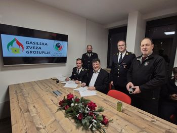 Podpis Pogodbe o opravljanju javne gasilske službe v občini Grosuplje Podpis Pogodbe o opravljanju javne gasilske službe v občini Grosuplje