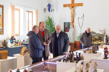 Češki veleposlanik v Sloveniji Jiři Kuděla obiskal Galerijo Piros in Božični Vojnik