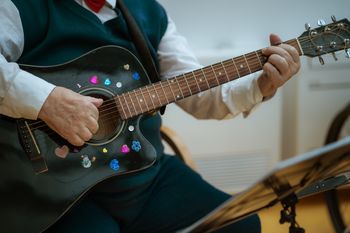Priprave na koncert ob izidu zgoščenke hišnega banda 6M