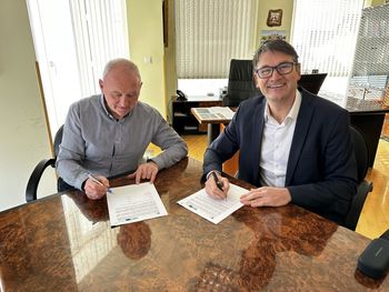 Podpis gradbene pogodbe za obnovo vodovodnega omrežja Podpis gradbene pogodbe za obnovo vodovodnega omrežja