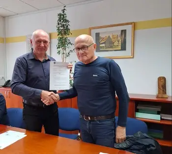 Podpisana gradbena pogodba za ureditev dodatnih prostorov vrtca v OŠ Žiri