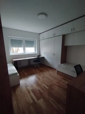 Na Smrečnikovi ulici na voljo bivalne enote za študente in dijake