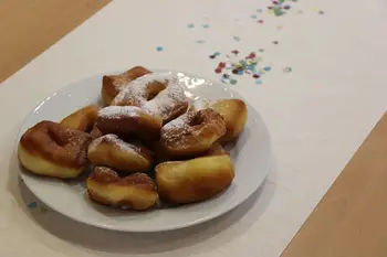 Smeh, norčije in pustne dobrote